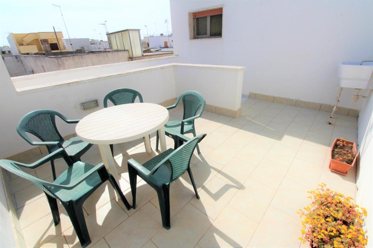 Appartement Trilocale Arancione Climatizzato Con Terrazza Panoramica à Torre San Giovanni Extérieur photo